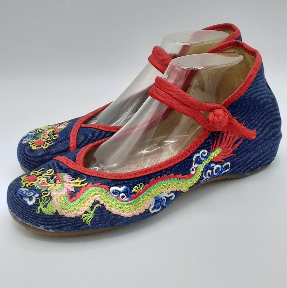 Cinak Dragon Embroidered Mary Jane Shoe .